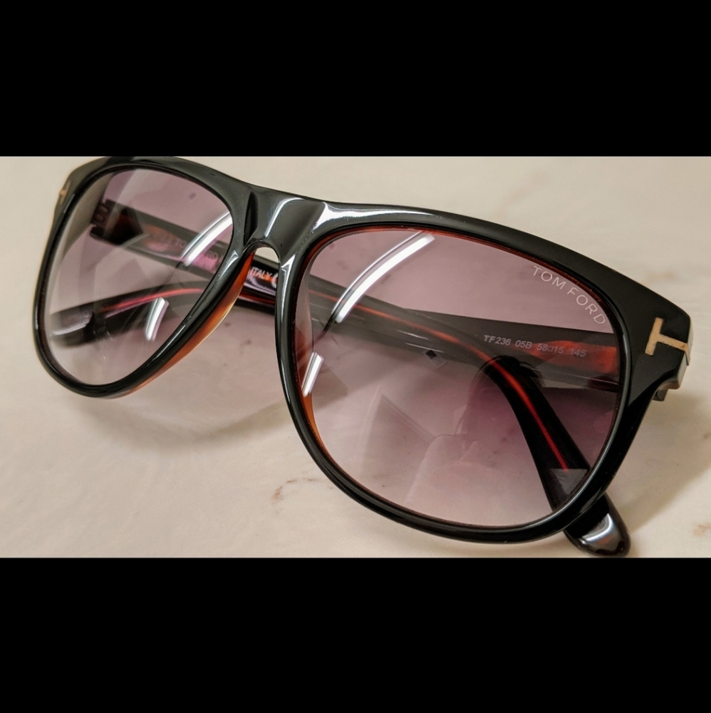 Tom Ford sunglasses w case and cleaning cloth 🕶️